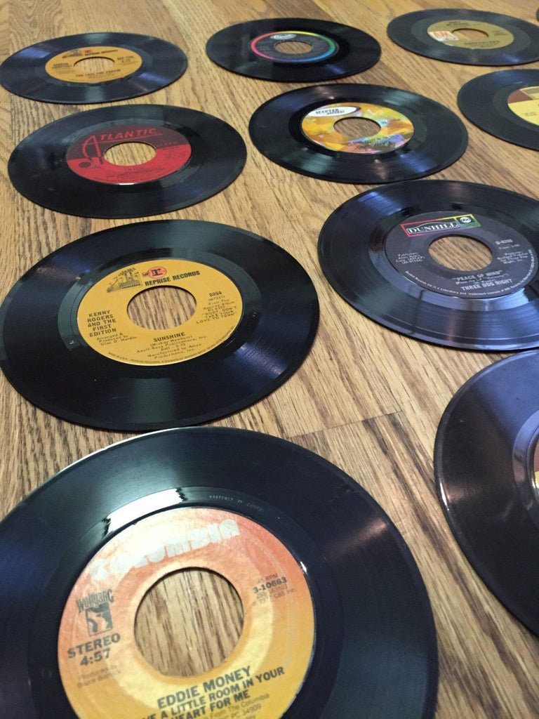 25 X Arts & Crafts 7” SINGLES records- Sleeveless vinyls For DIY